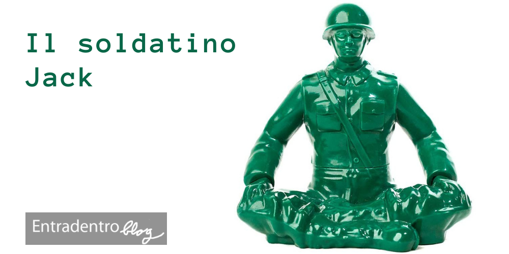 Un-soldatino-verde-medita-in-posizione-dell-loto